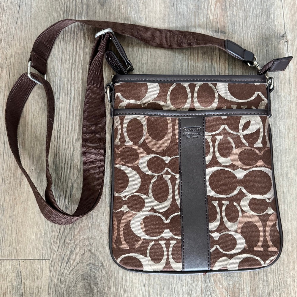 Coach Signature C Brown Canvas Leather Crossbody Messenger Bag YE-02-57-0589